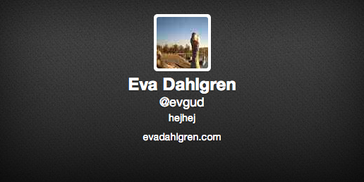 Eva Dahlgren dubbelhälsar lite försiktigt.   
